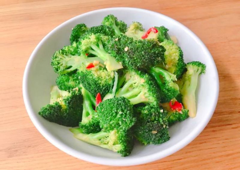 Bông cải xanh xào tỏi giúp kiểm soát lượng đường huyết 