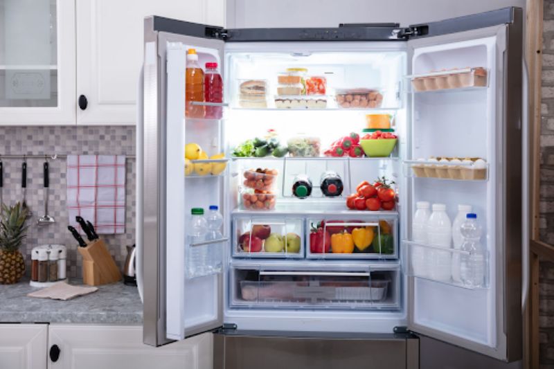  Không chứa quá đầy hoặc quá ít thực phẩm trong tủ lạnh